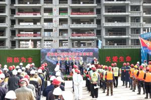 關(guān)愛(ài)生命、預(yù)防為主——集團(tuán)公司在新安縣碧桂園·繁花里舉辦防汛應(yīng)急演練暨安全標(biāo)準(zhǔn)化觀摩